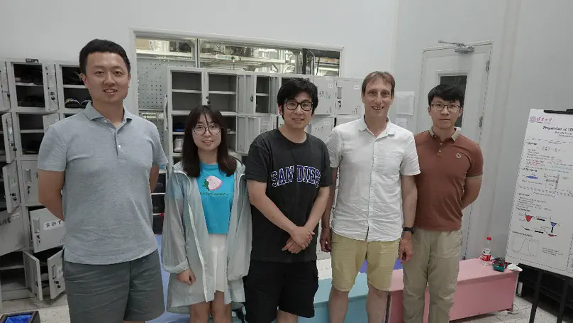 Prof. Ehud Altman visited our lab