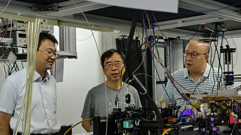 Prof. Jianwei Pan visited our lab